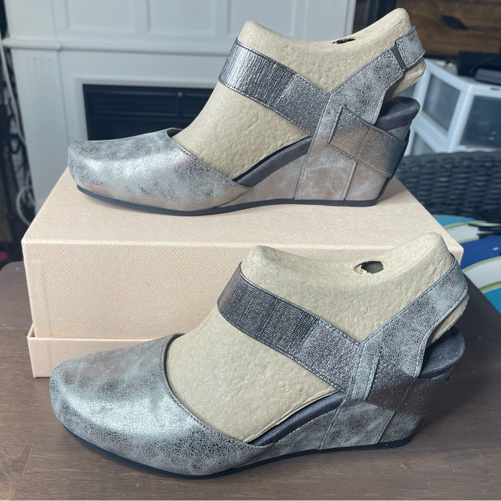NWT Pierre Dumas Slingback Wedge in Pewter